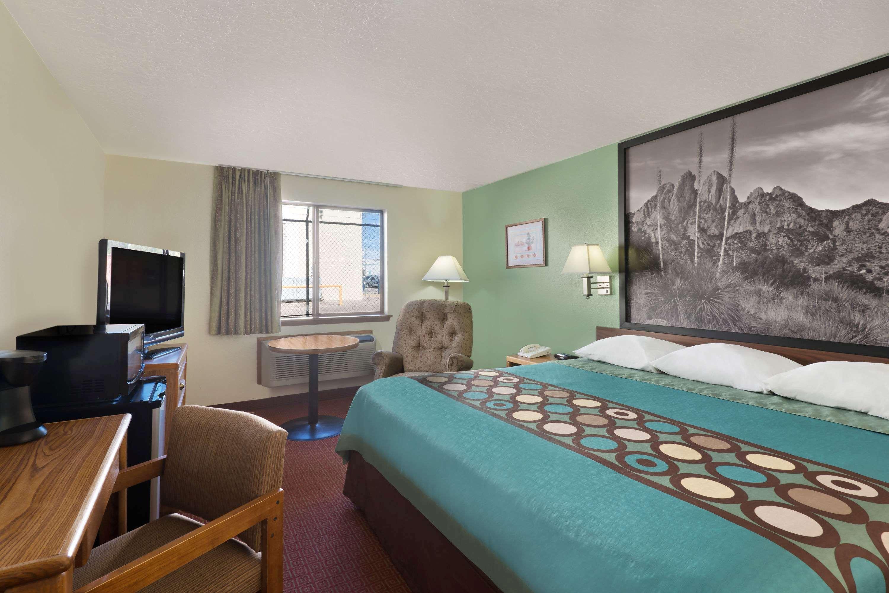 Super 8 By Wyndham Alamogordo - White Sands Bagian luar foto