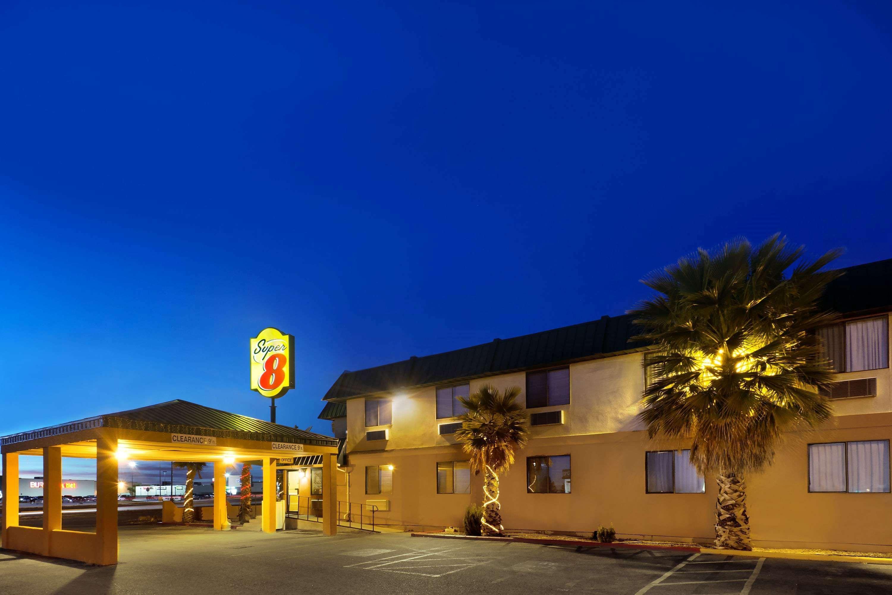 Super 8 By Wyndham Alamogordo - White Sands Bagian luar foto