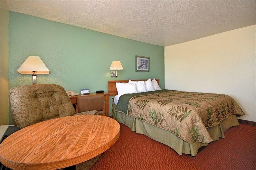 Super 8 By Wyndham Alamogordo - White Sands Bagian luar foto