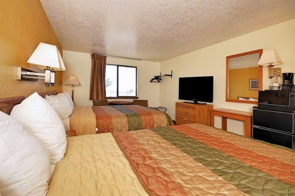 Super 8 By Wyndham Alamogordo - White Sands Bagian luar foto